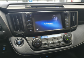 Подержанный автомобиль Toyota RAV4 2018 года (12 фото)