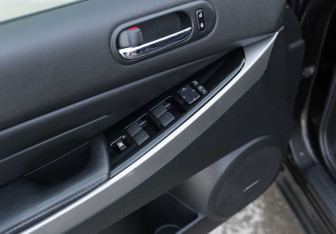 Подержанный автомобиль Mazda CX-7 2011 года (18 фото)