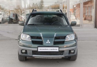 Подержанный автомобиль Mitsubishi Outlander 2004 года (2 фото)