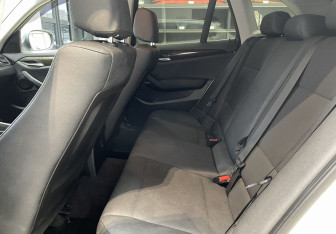 Подержанный автомобиль BMW X1 2012 года (10 фото)