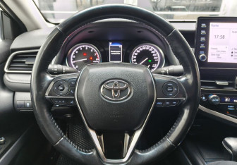 Подержанный автомобиль Toyota Camry Sedan 2021 года (11 фото)