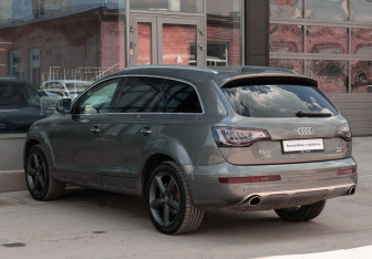 Подержанный автомобиль Audi Q7 2014 года (7 фото)