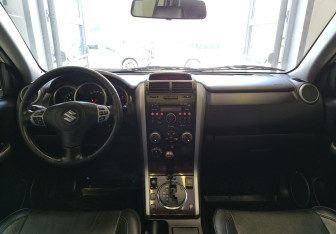 Подержанный автомобиль Suzuki Grand Vitara 2006 года (8 фото)
