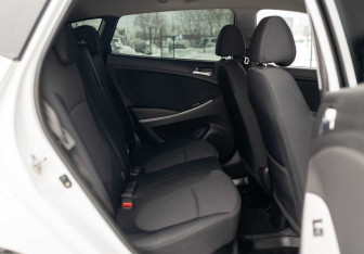 Подержанный автомобиль Hyundai Solaris Hatchback 2014 года (18 фото)