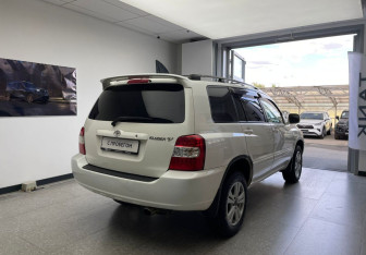 Подержанный автомобиль Toyota Kluger 2001 года (6 фото)