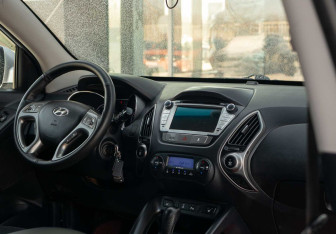 Подержанный автомобиль Hyundai ix35 2014 года (10 фото)