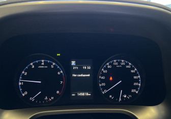 Подержанный автомобиль Toyota RAV4 2017 года (12 фото)