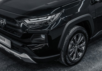 Новый Toyota RAV4 2025 (4 фото)