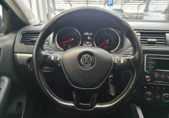 Подержанный автомобиль Volkswagen Jetta Sedan 2016 года (9 фото)