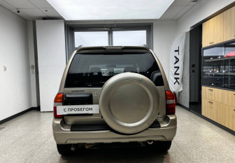 Подержанный автомобиль Suzuki Grand Vitara 2004 года (6 фото)