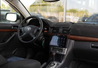 Подержанный автомобиль Toyota Avensis Sedan 2007 года (10 фото)
