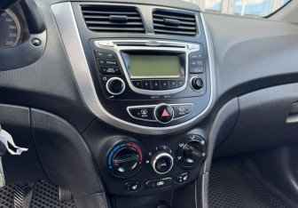 Подержанный автомобиль Hyundai Solaris Sedan 2013 года (15 фото)