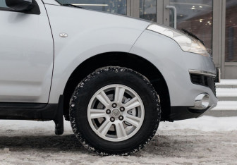 Подержанный автомобиль Citroen C-Crosser 2012 года (9 фото)