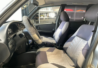 Подержанный автомобиль Chevrolet Niva 2007 года (9 фото)