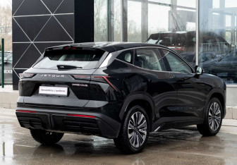 Подержанный автомобиль Jetour Dashing 2023 года (5 фото)