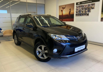 Подержанный автомобиль Toyota RAV4 2015 года (4 фото)