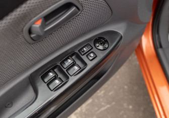 Подержанный автомобиль Kia Rio Hatchback 2009 года (18 фото)