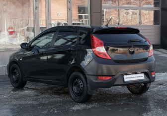 Подержанный автомобиль Hyundai Solaris Hatchback 2011 года (7 фото)