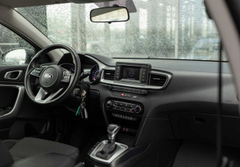Подержанный автомобиль Kia Ceed Wagon 2019 года (10 фото)
