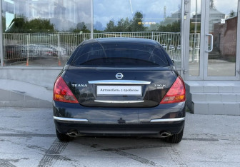 Подержанный автомобиль Nissan Teana 2006 года (6 фото)