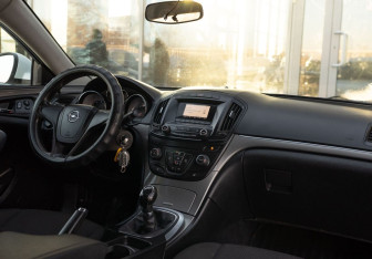 Подержанный автомобиль Opel Insignia Liftback 2014 года (10 фото)