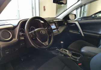 Подержанный автомобиль Toyota RAV4 2018 года (7 фото)