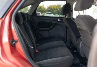 Подержанный автомобиль Ford Focus Sedan 2007 года (17 фото)