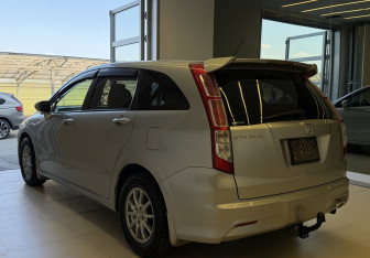 Подержанный автомобиль Honda Stream 2011 года (6 фото)