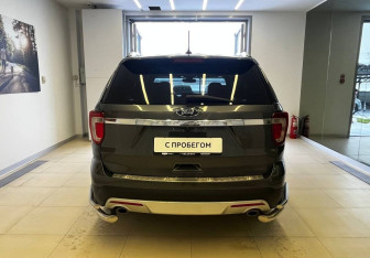 Подержанный автомобиль Ford Explorer 2018 года (6 фото)