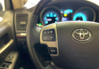 Подержанный автомобиль Toyota Land Cruiser Suv 2008 года (14 фото)