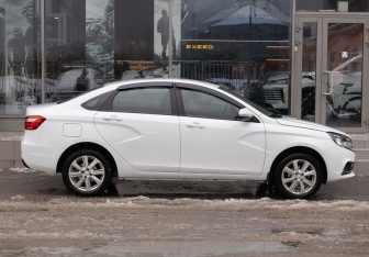 Подержанный автомобиль LADA (ВАЗ) Vesta Sedan 2022 года (4 фото)