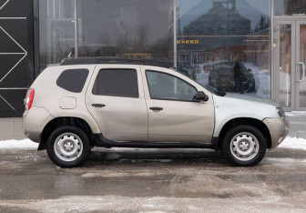 Подержанный автомобиль Renault Duster 2014 года (4 фото)