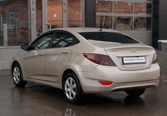 Подержанный автомобиль Hyundai Solaris Sedan 2014 года (7 фото)