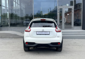 Подержанный автомобиль Nissan Juke 2016 года (9 фото)