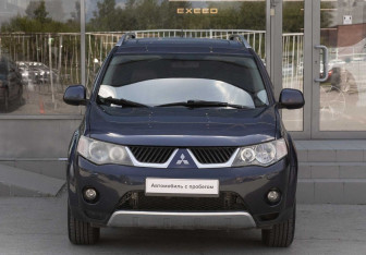 Подержанный автомобиль Mitsubishi Outlander 2007 года (2 фото)