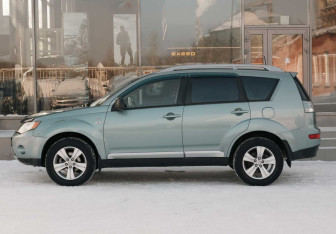 Подержанный автомобиль Mitsubishi Outlander 2006 года (8 фото)