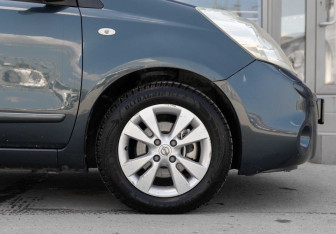 Подержанный автомобиль Nissan Note 2012 года (9 фото)