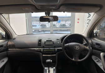 Подержанный автомобиль Toyota Allion 2002 года (10 фото)