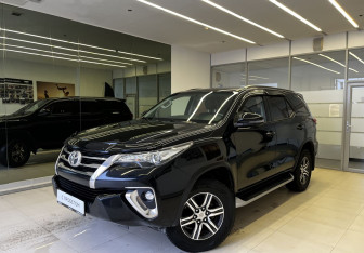 Подержанный автомобиль Toyota Fortuner 2017 года (1 фото)