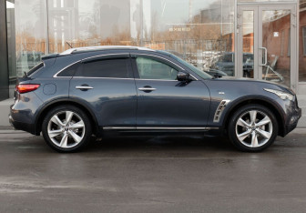 Подержанный автомобиль Infiniti FX 2008 года (4 фото)