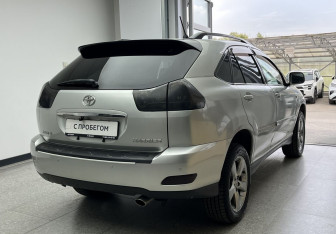 Подержанный автомобиль Toyota Harrier 2003 года (4 фото)