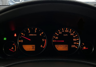 Подержанный автомобиль Nissan Pathfinder 2007 года (12 фото)