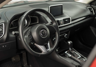 Подержанный автомобиль Mazda 3 Hatchback 2014 года (11 фото)