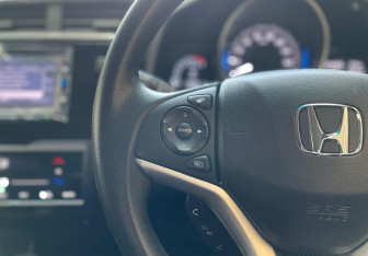 Подержанный автомобиль Honda Fit 2018 года (16 фото)