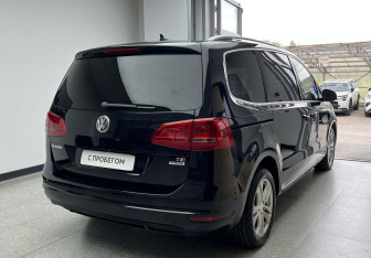 Подержанный автомобиль Volkswagen Sharan 2015 года (4 фото)