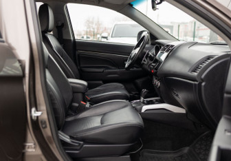 Подержанный автомобиль Mitsubishi ASX 2011 года (20 фото)