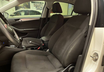 Подержанный автомобиль Volkswagen Jetta Sedan 2015 года (13 фото)