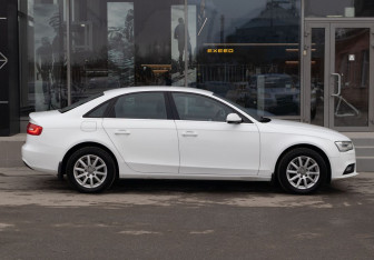Подержанный автомобиль Audi A4 Sedan 2012 года (4 фото)