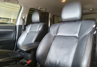 Подержанный автомобиль Mitsubishi Outlander 2019 года (13 фото)