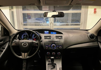 Подержанный автомобиль Mazda 3 Sedan 2012 года (10 фото)
